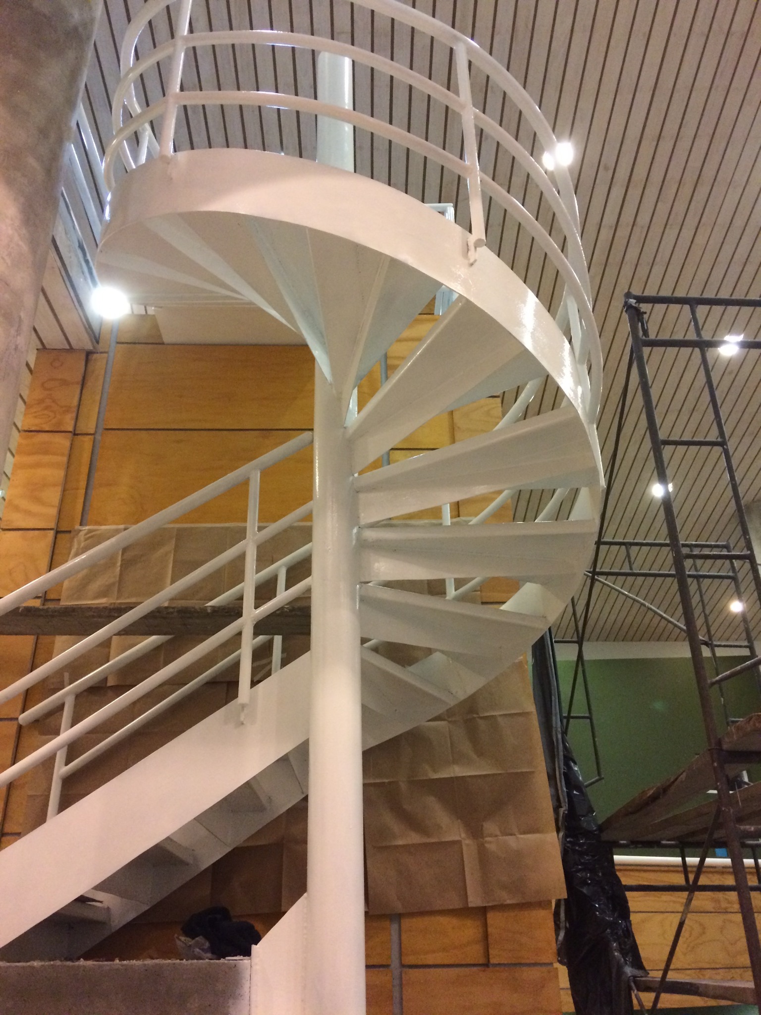 Escalera metálica helicoidal ejecutada